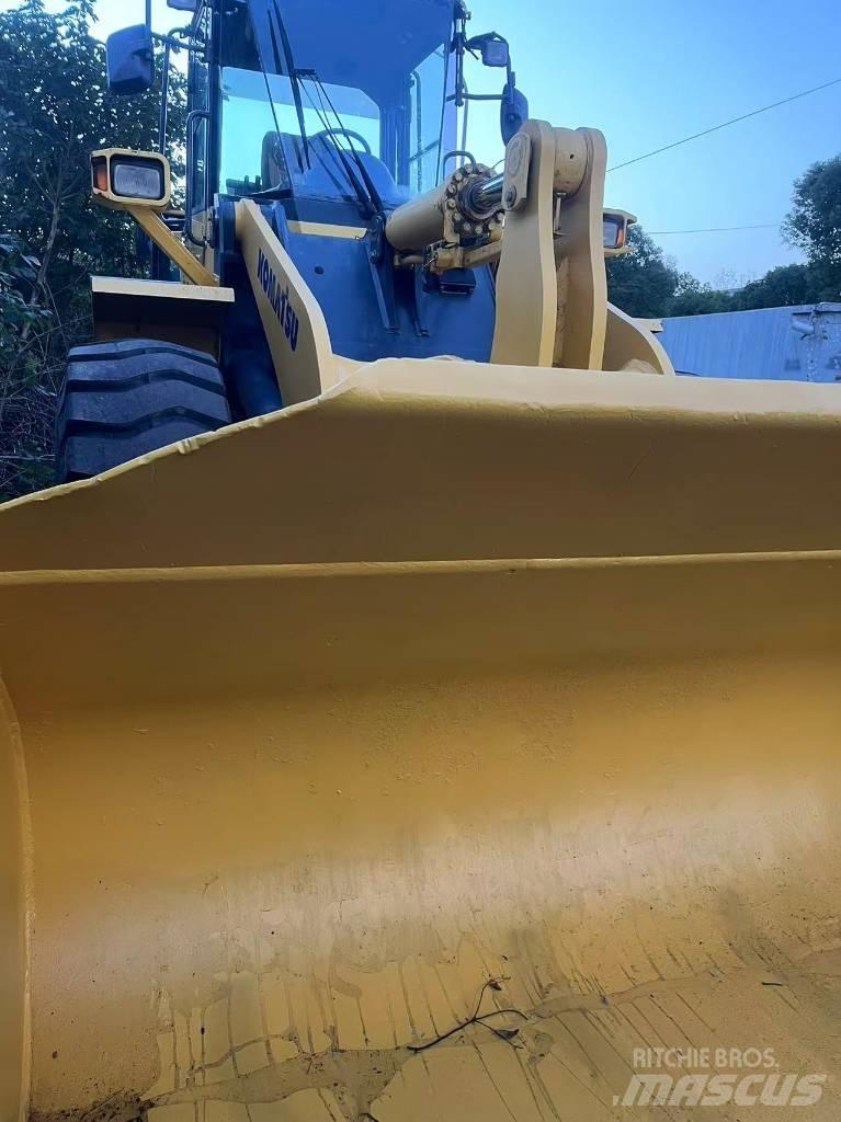 Komatsu WA 320 Kolesové nakladače