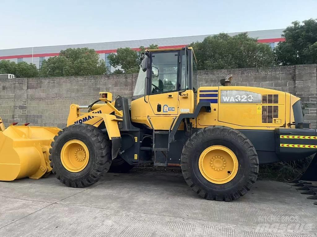 Komatsu WA 320 Kolesové nakladače