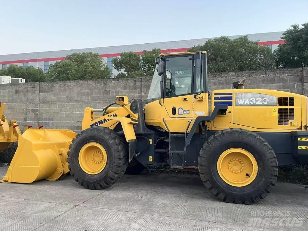 Komatsu WA 320 Kolesové nakladače