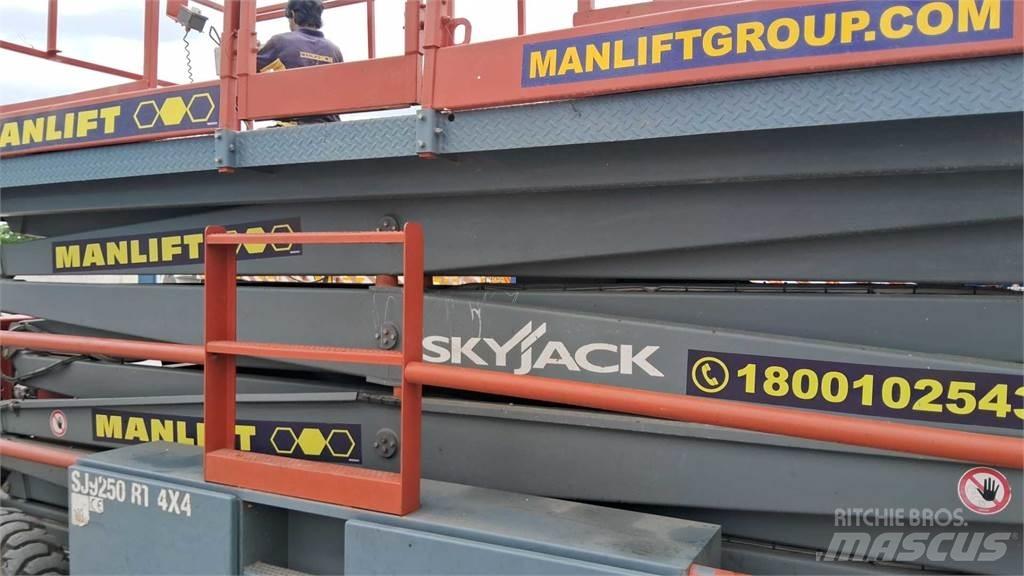 SkyJack 9250RT Nožnicové zdvíhacie plošiny