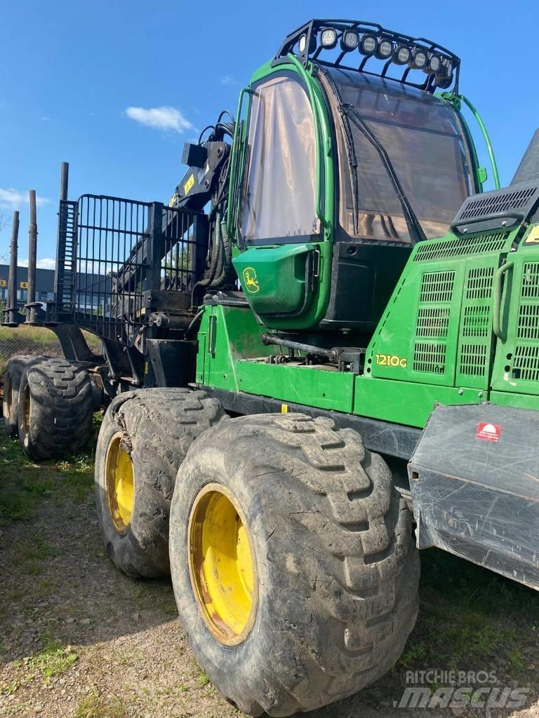 John Deere 1210 G Lesné traktory