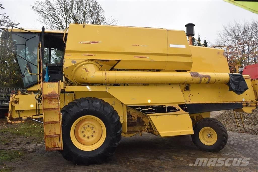 New Holland TF 42 Kombinované zberacie stroje