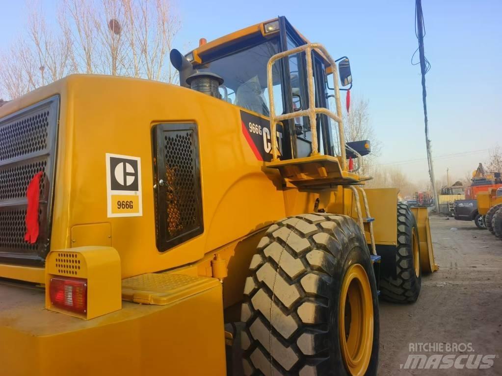 CAT 966G Kolesové nakladače