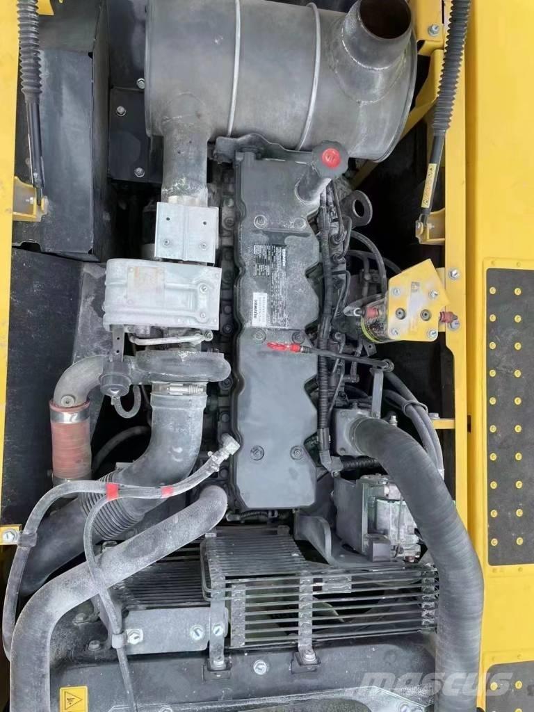 Komatsu PC220-8 Pásové rýpadlá