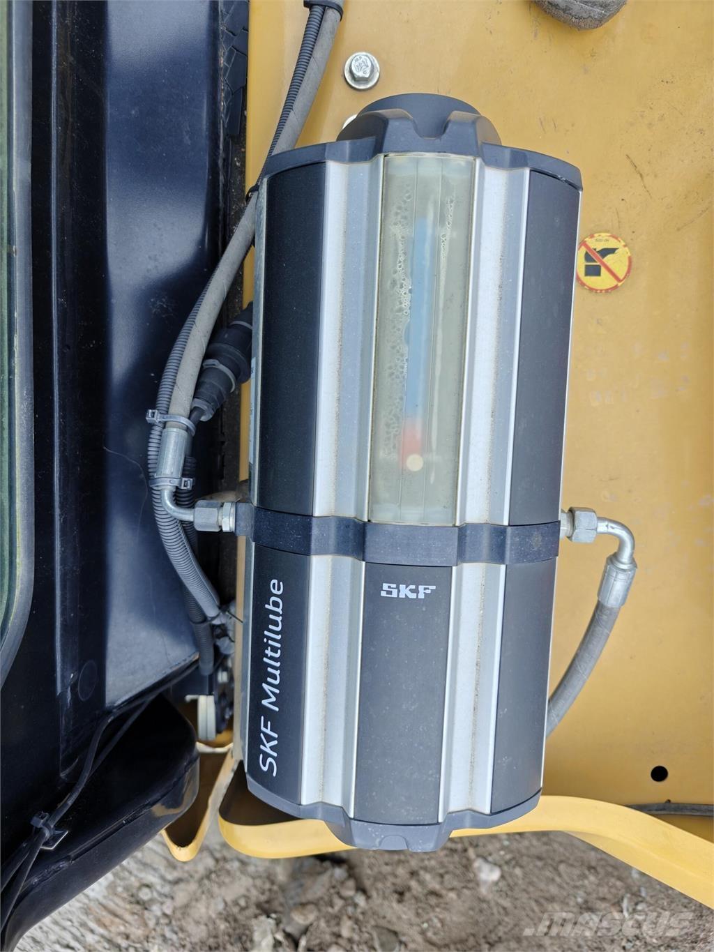 CAT 323 Pásové rýpadlá