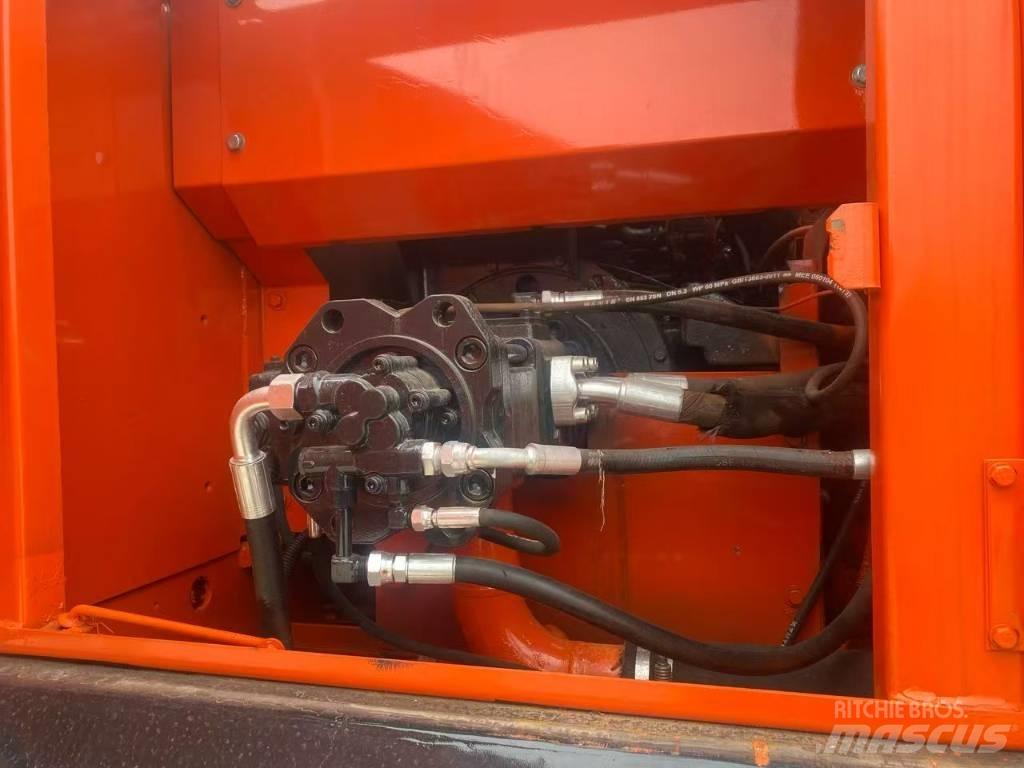 Doosan DX 225 LC Pásové rýpadlá