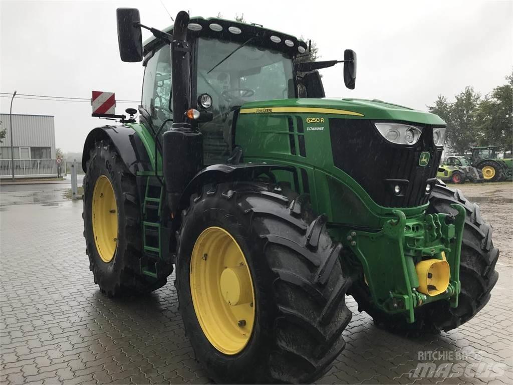 John Deere 6250R Traktory