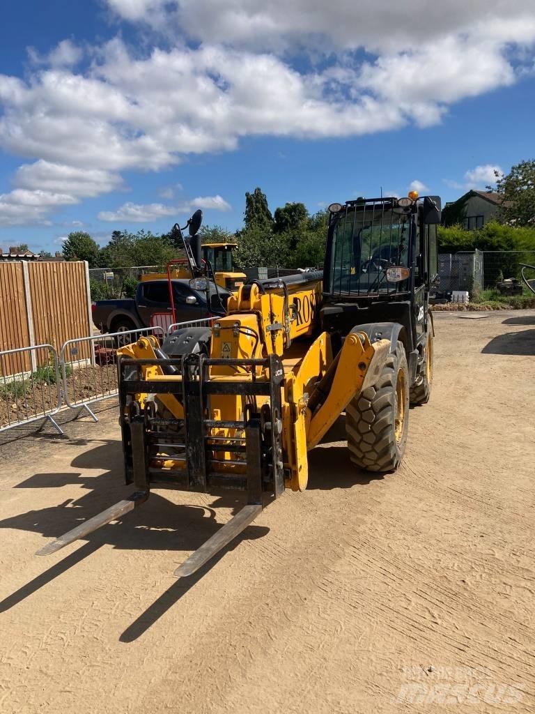 JCB 535 V 125 Teleskopické manipulátory