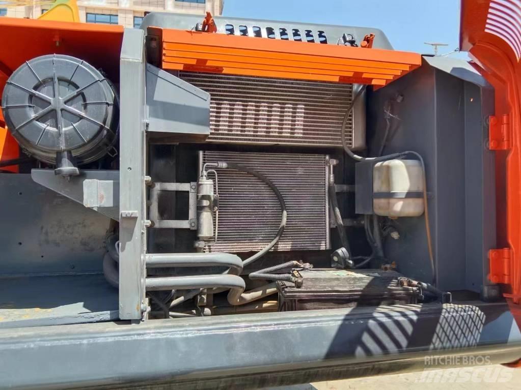 Hitachi ZX 240 Pásové rýpadlá