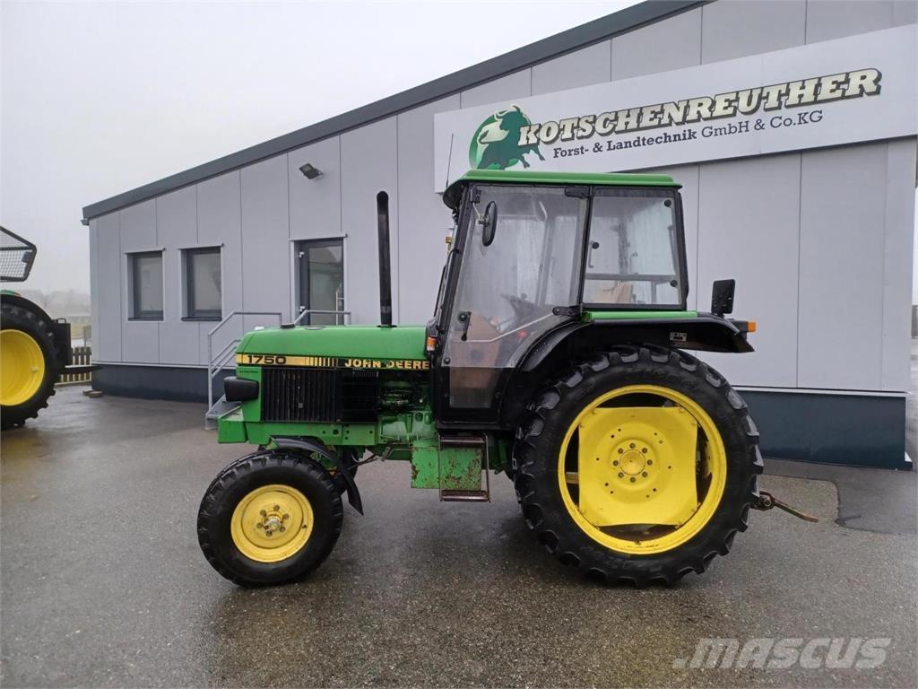 John Deere 1750 Traktory