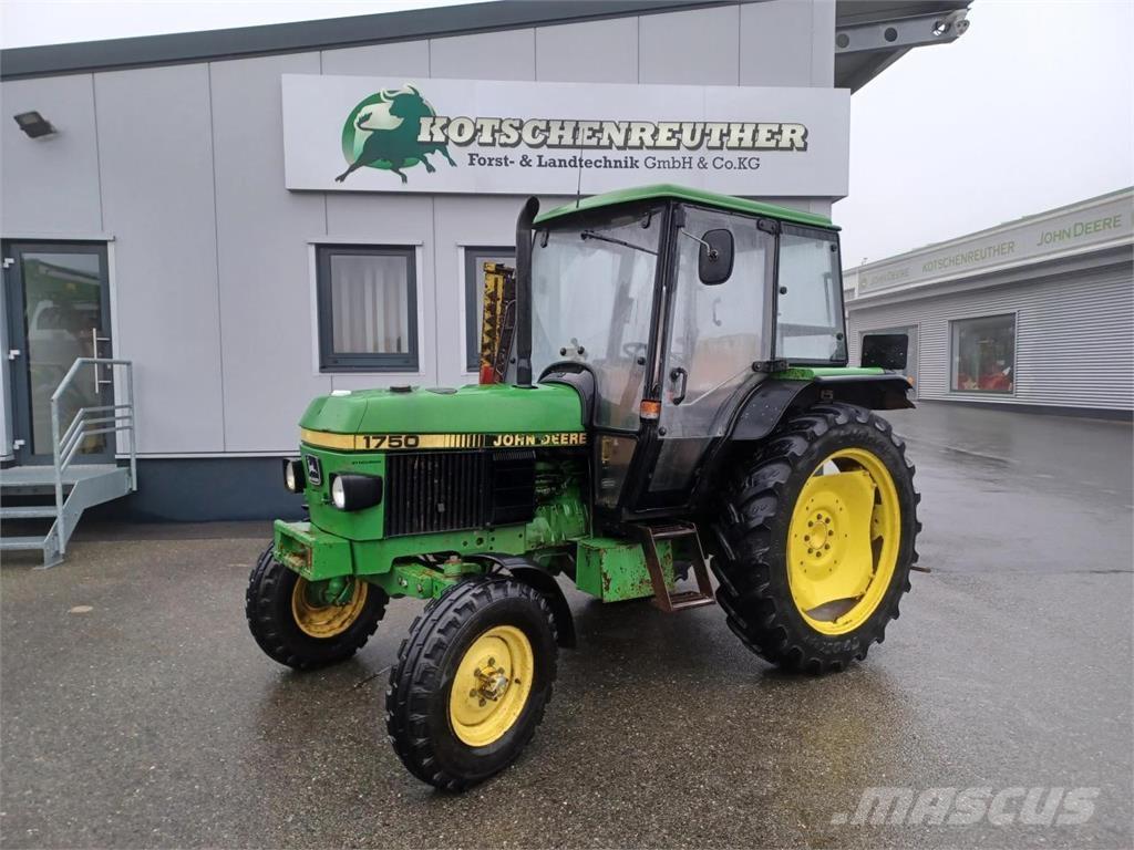 John Deere 1750 Traktory