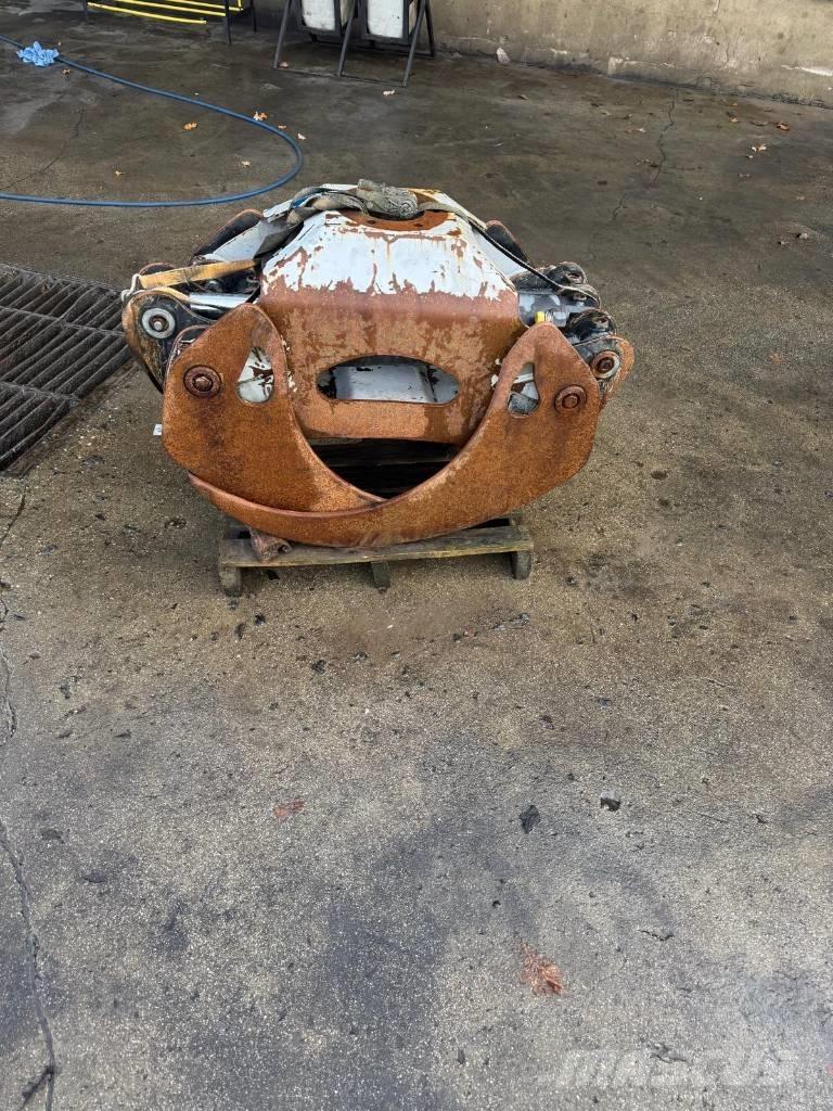 Komatsu G36 Lodné háky