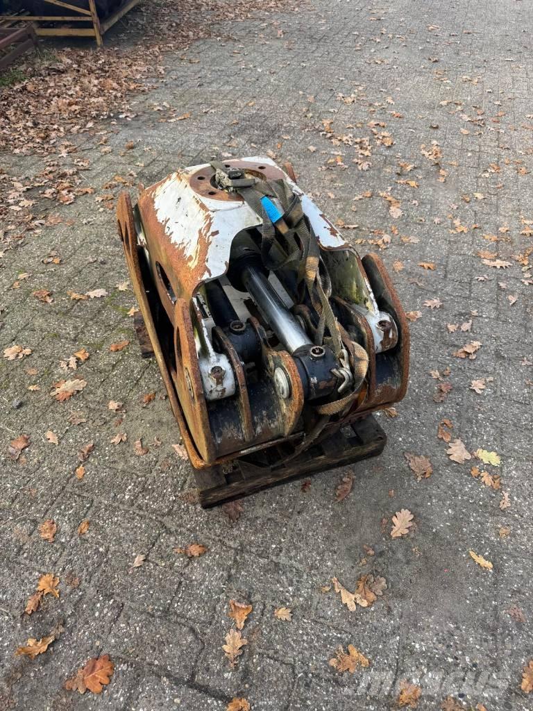 Komatsu G36 Lodné háky