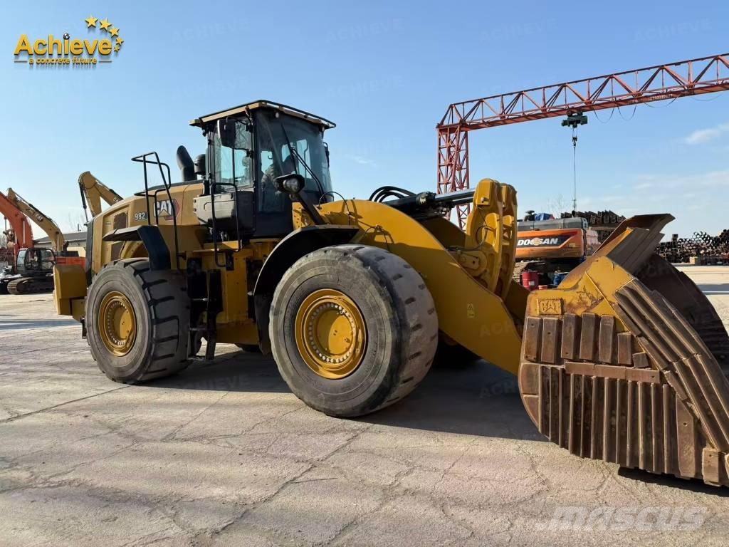 CAT 982 Kolesové nakladače