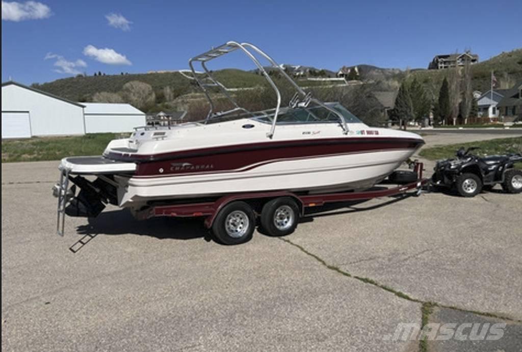  Chaparral 2330 SS Pracovné lode, bárky a pontóny