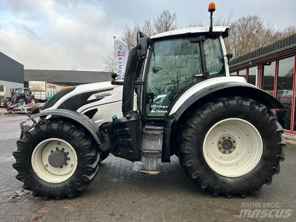 Valtra T154 Active Traktory