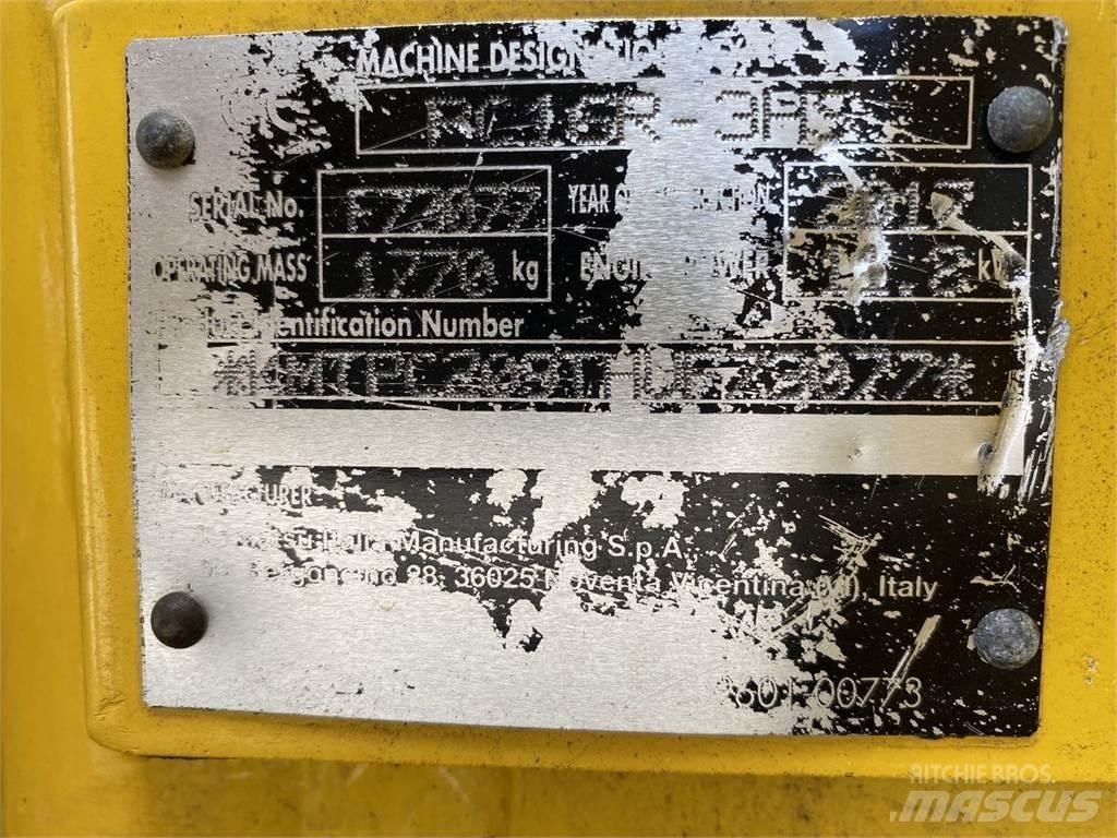 Komatsu PC16R-3HS Kolesové rýpadlá