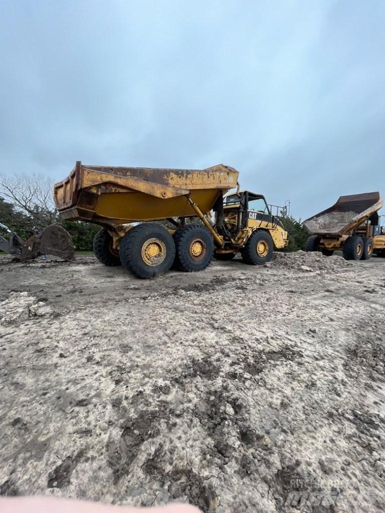 CAT 730 Kĺbové nákladné autá