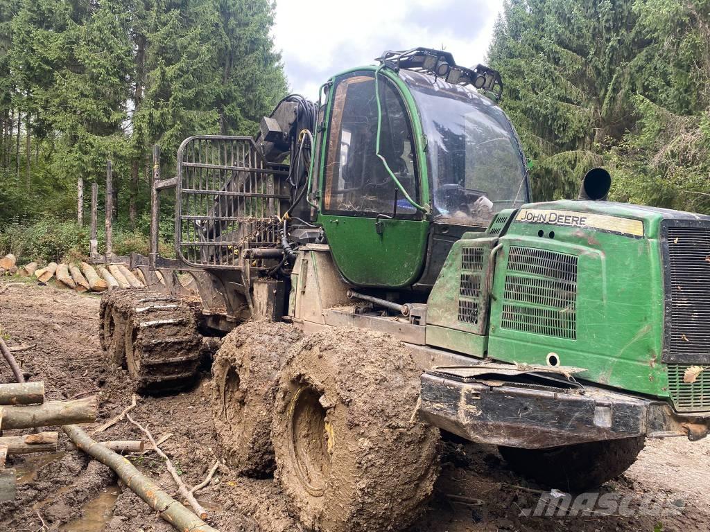 John Deere 1110 E Lesné traktory
