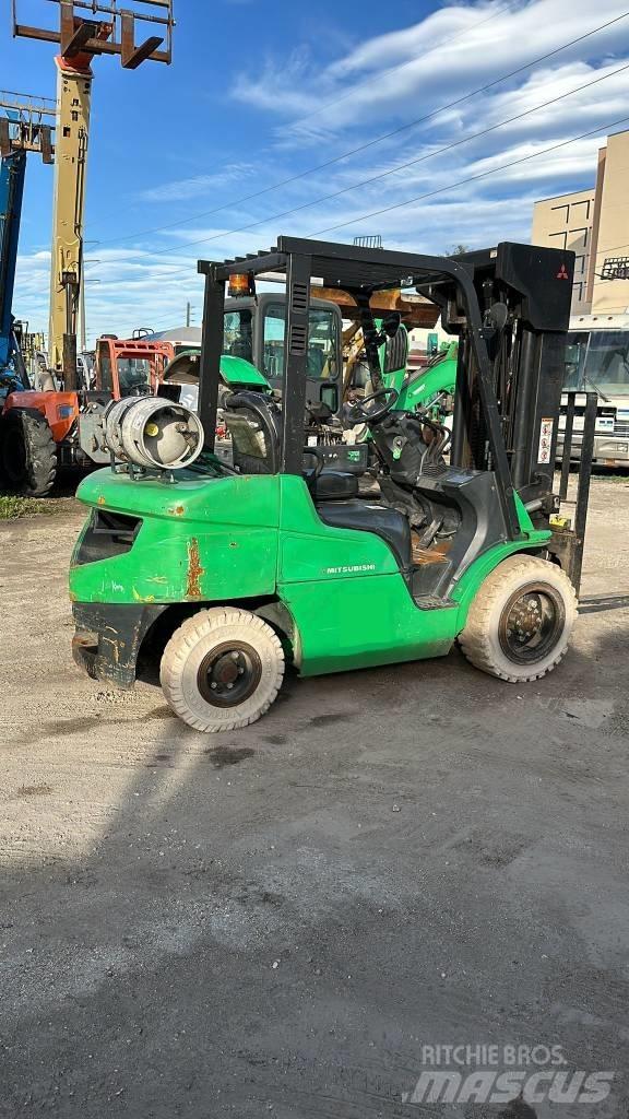 Mitsubishi FG30N Iné