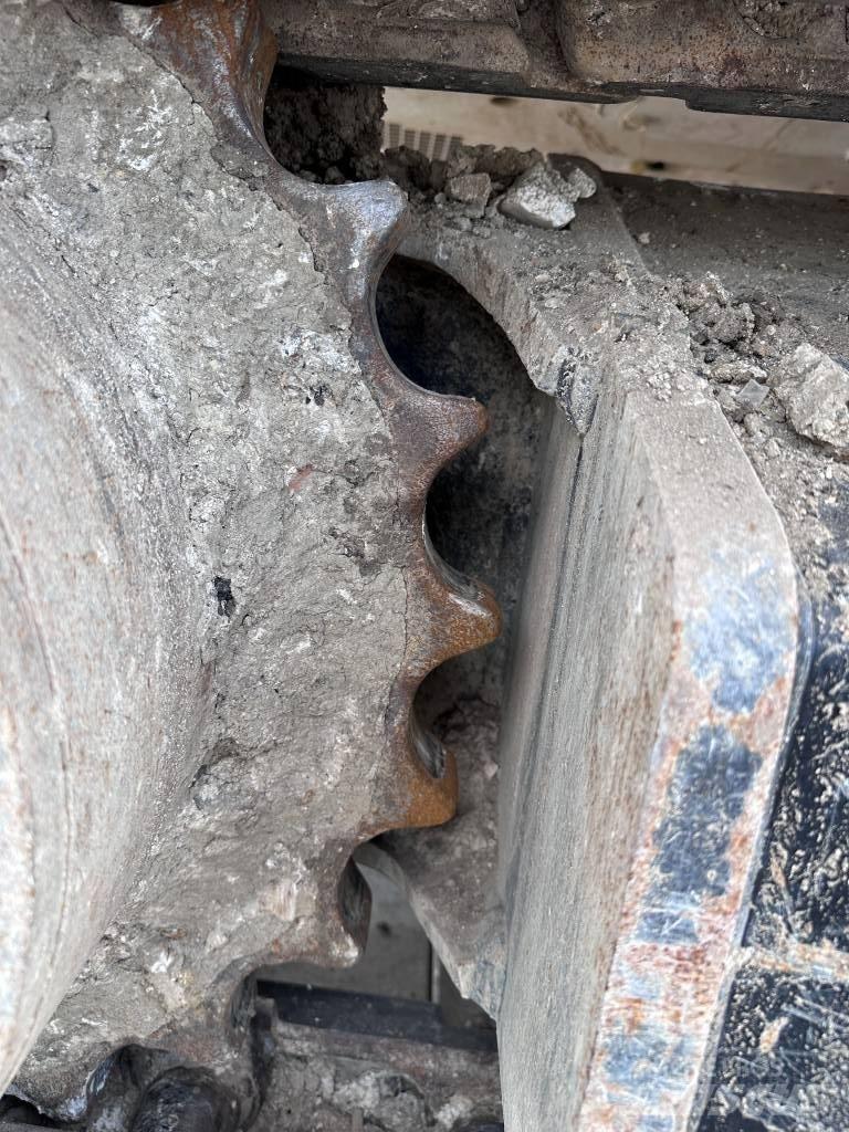 CAT 323 Pásové rýpadlá