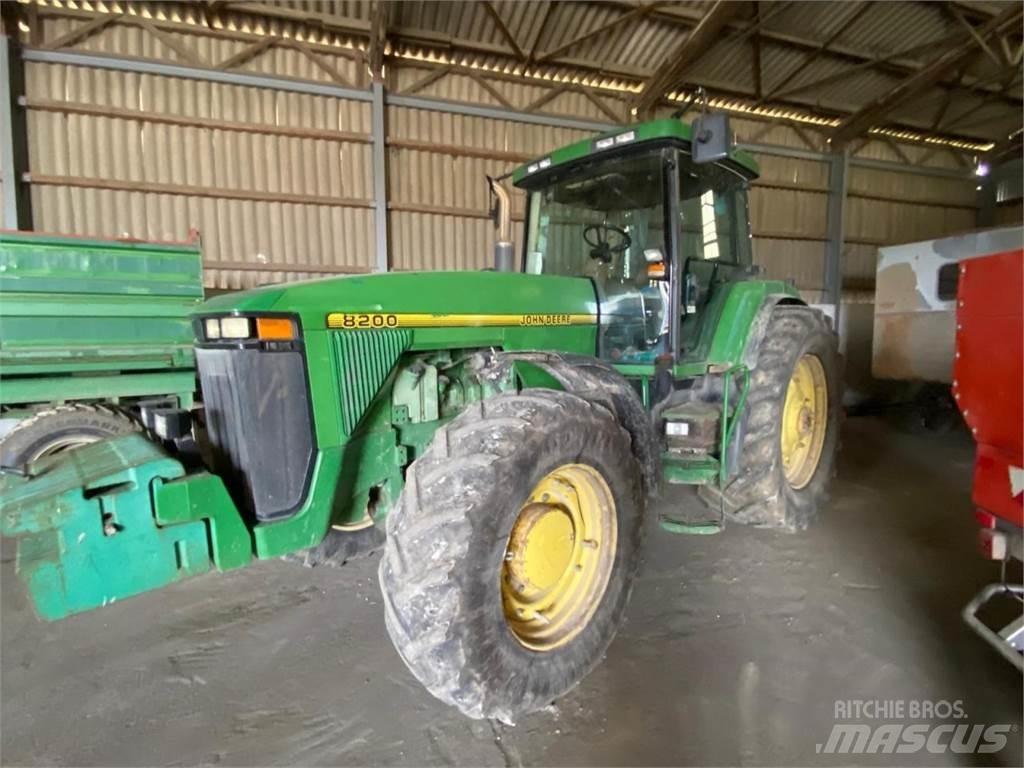John Deere 8200 Traktory
