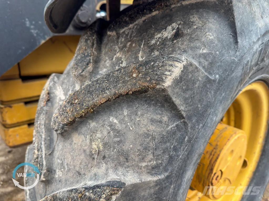 CAT 428C Rýpadlo-nakladače