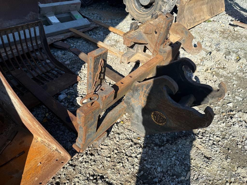 Mecalac 7 MWR Kolesové rýpadlá