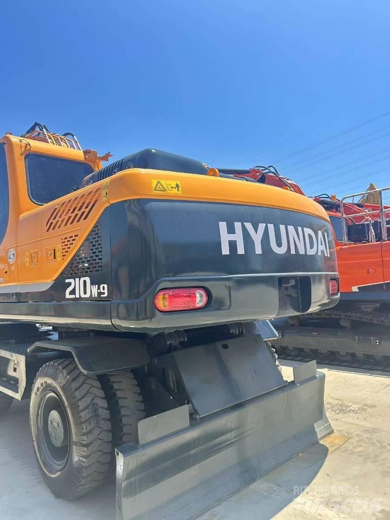 Hyundai R210W-9 Kolesové rýpadlá