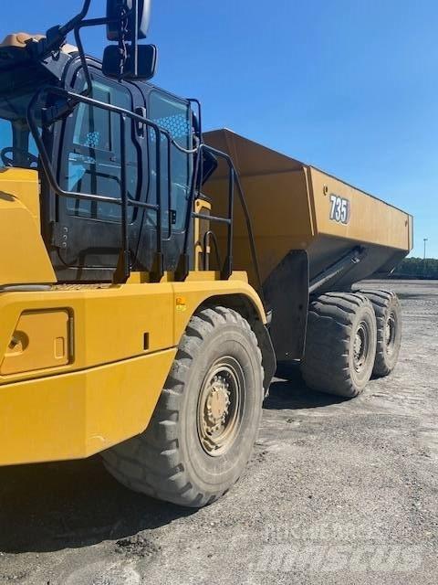 CAT 735 Kĺbové nákladné autá