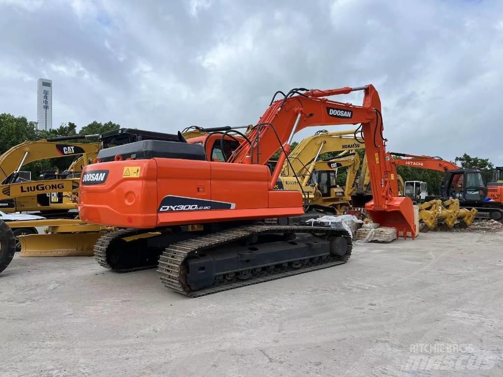 Doosan DX 300 Pásové rýpadlá