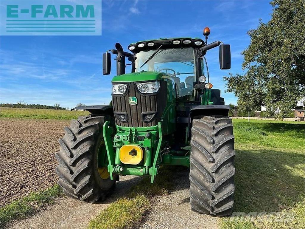 John Deere 6215r Traktory