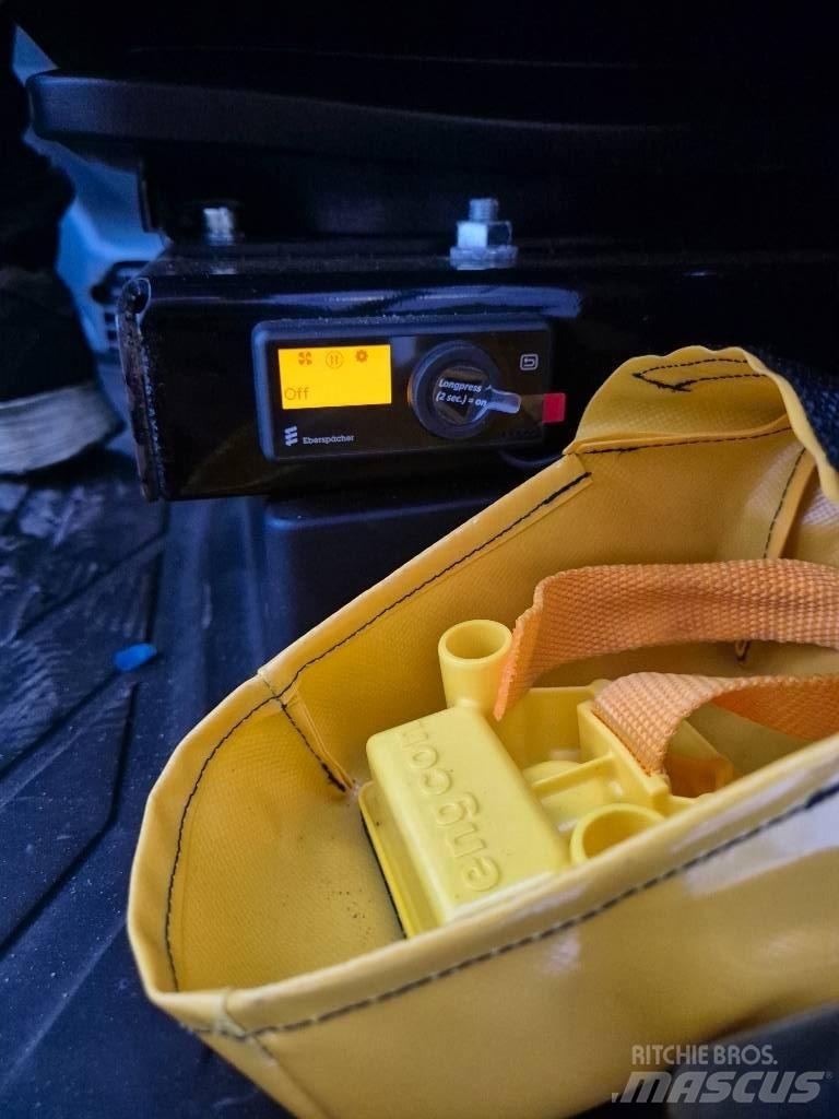 Hitachi ZX 135 US-7 Pásové rýpadlá