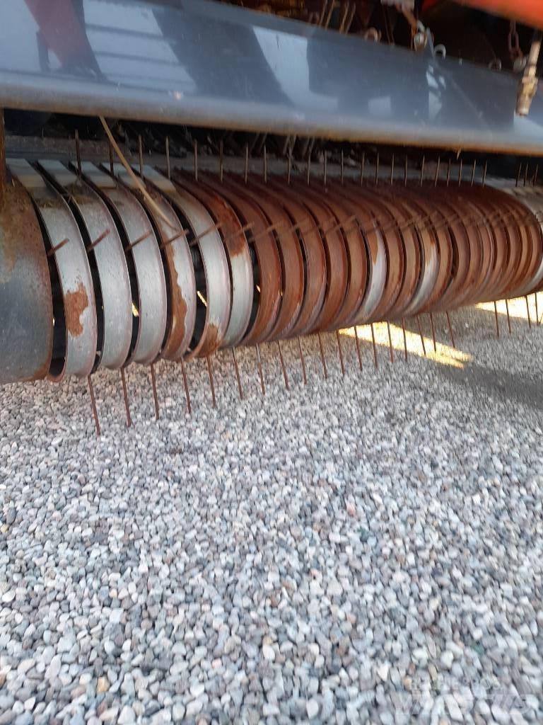 Vicon RV 1901 Lisy na okrúhle balíky