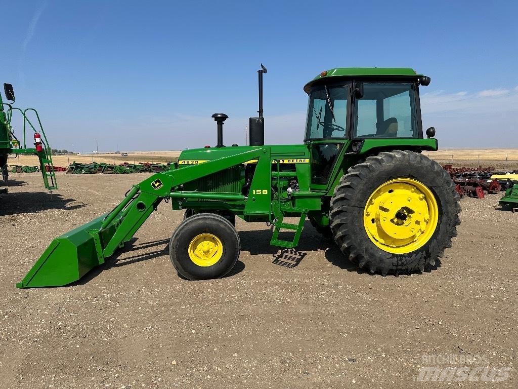 John Deere 4230 Traktory