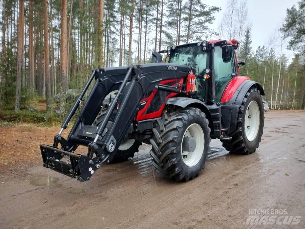 Valtra T234 Active Traktory