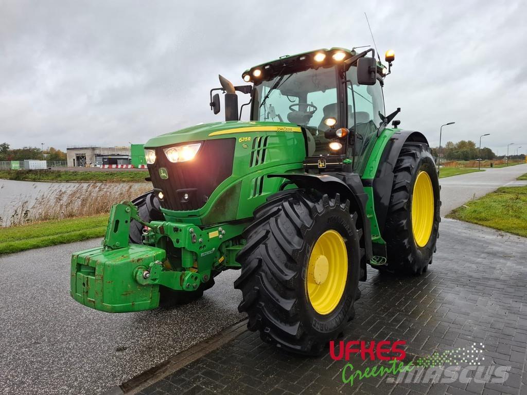 John Deere 6215 R Traktory
