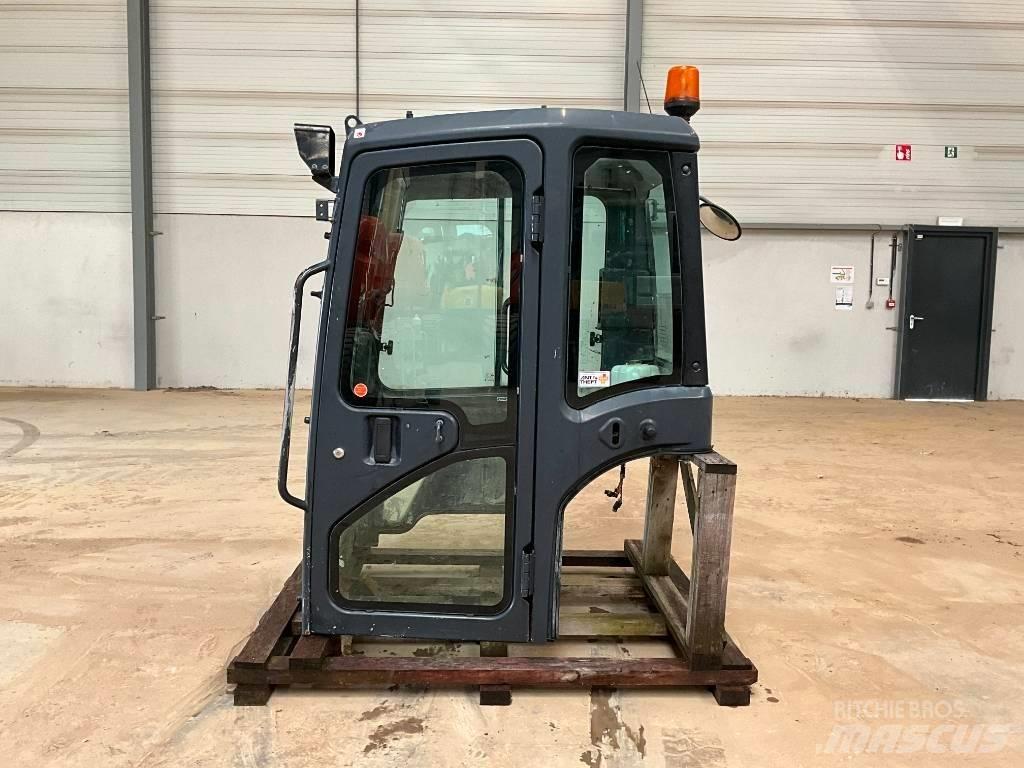 Kubota U 48-4 / U 55-4 Kabíny a interiér