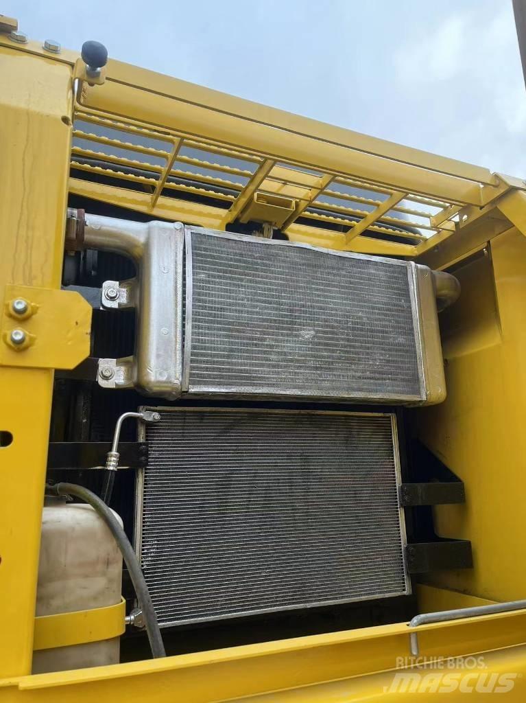 Komatsu PC 220-7 Pásové rýpadlá
