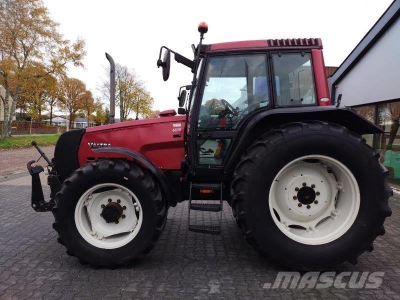 Valtra 6850 Traktory