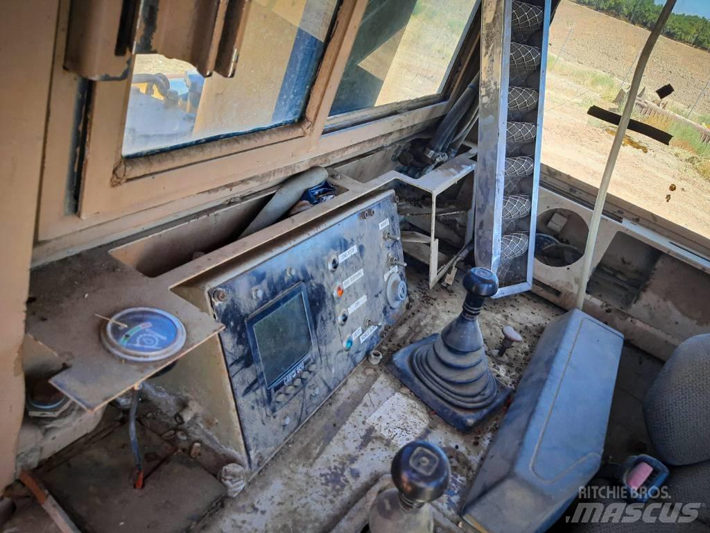 Komatsu D 375-1 Pásové dozéry