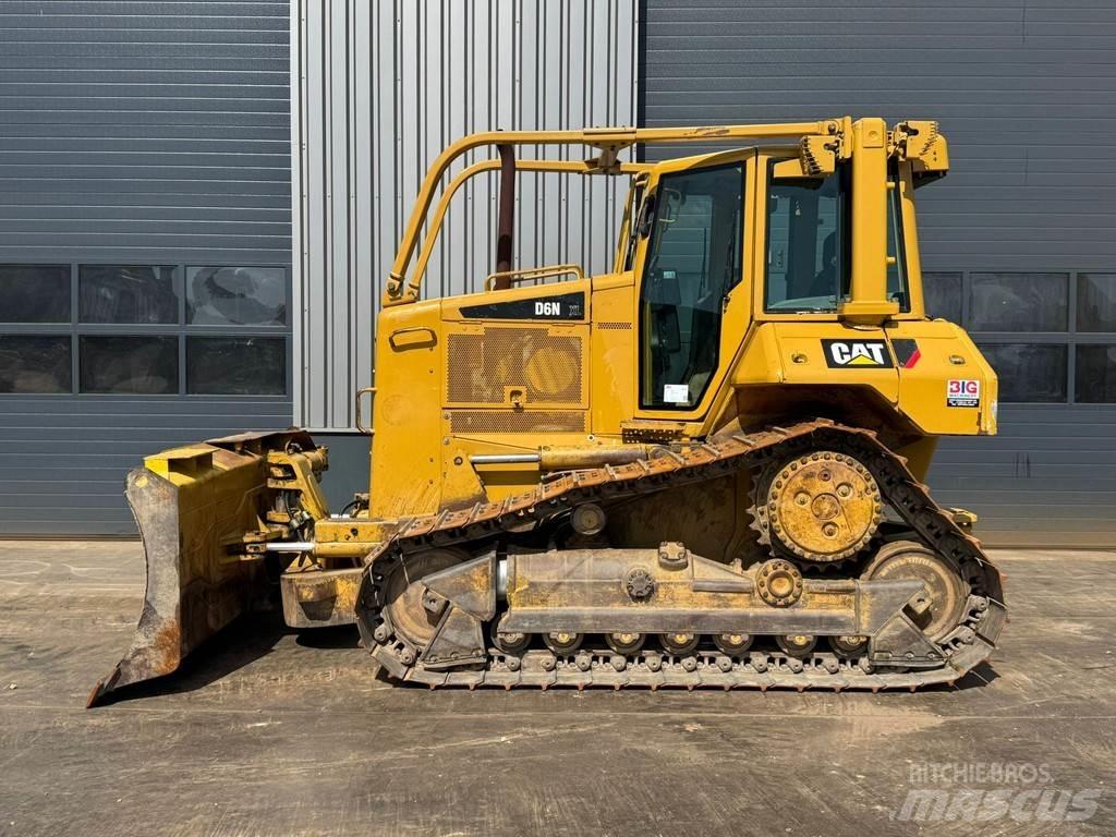 CAT D6N Pásové dozéry