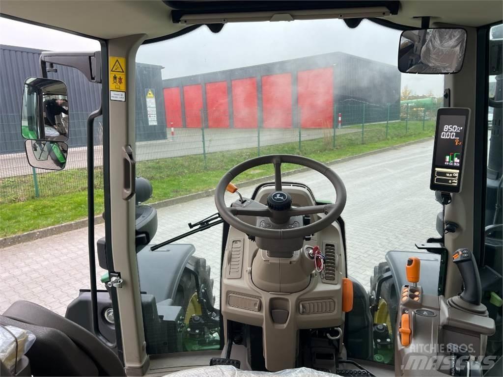 John Deere 6120M Traktory