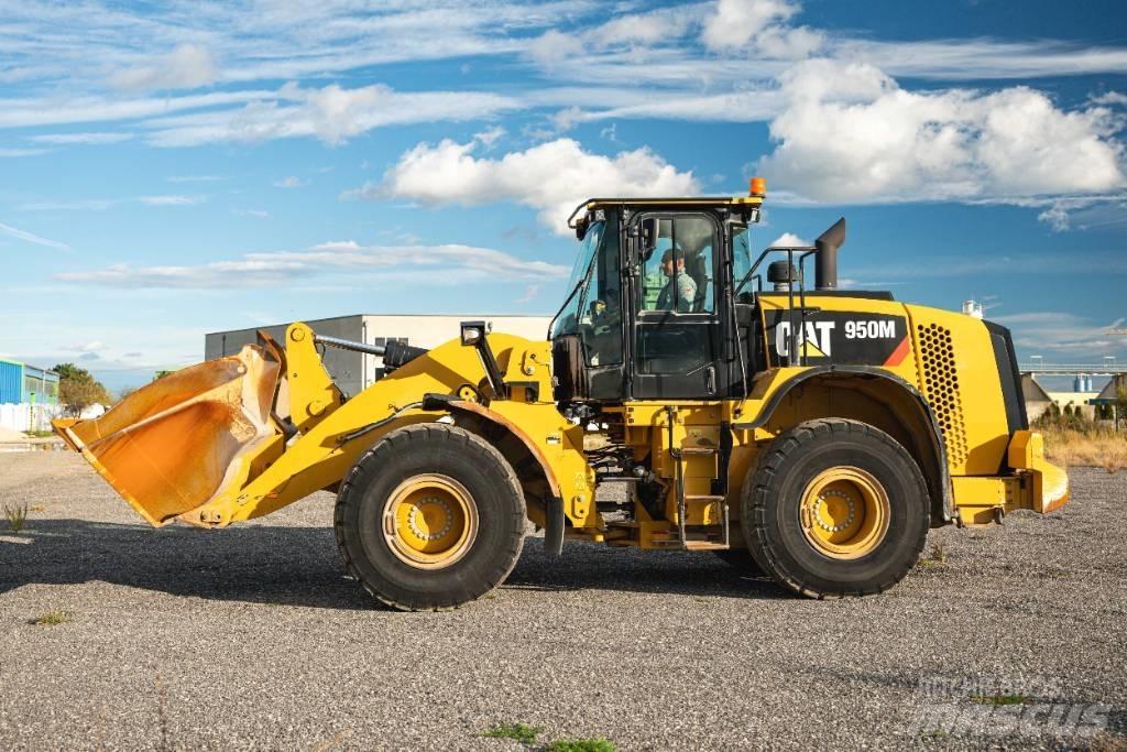 CAT 950M Kolesové nakladače