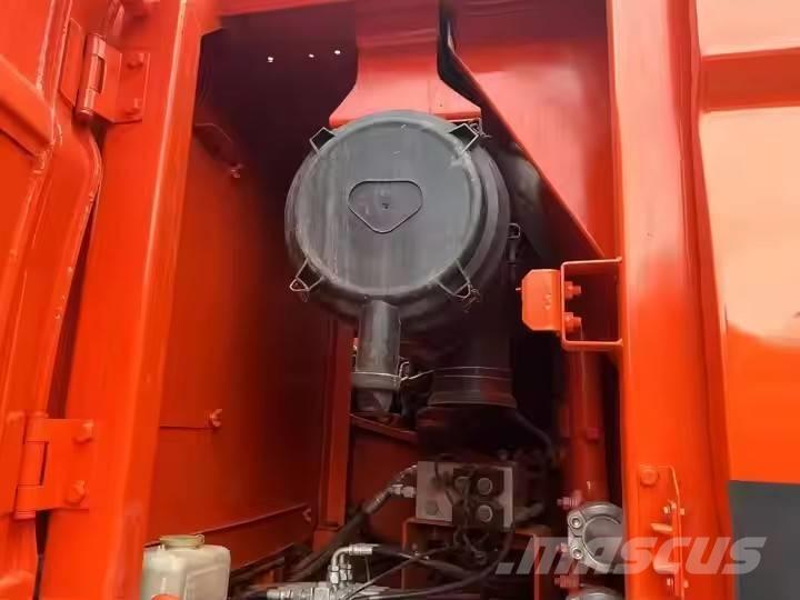 Doosan DX 225 LC Pásové rýpadlá