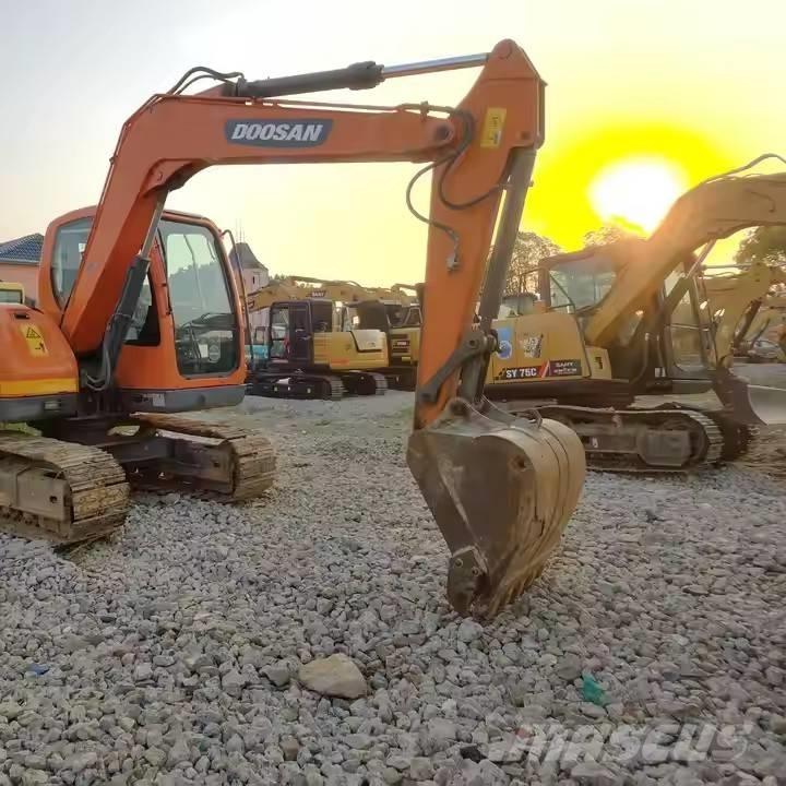 Doosan DX85-9C Pásové rýpadlá