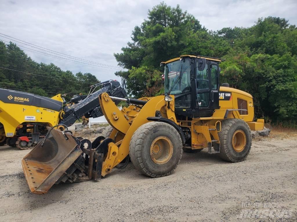 CAT 926M Kolesové nakladače