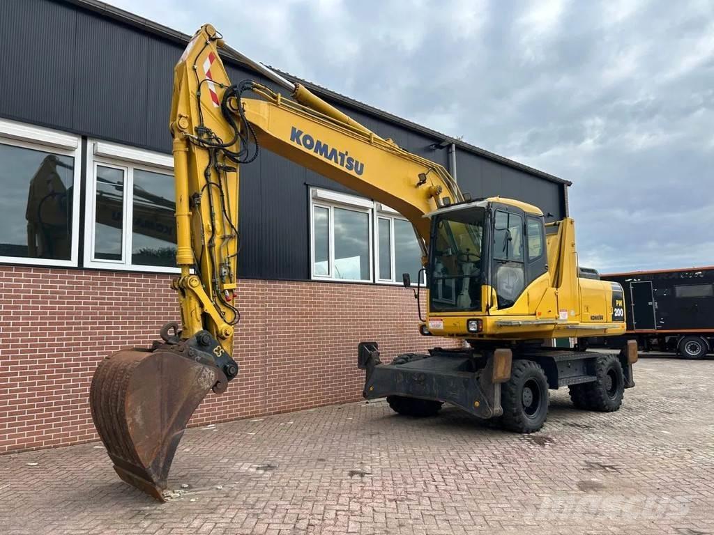 Komatsu PW200 Kolesové rýpadlá