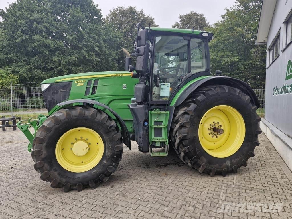 John Deere 6230R Traktory