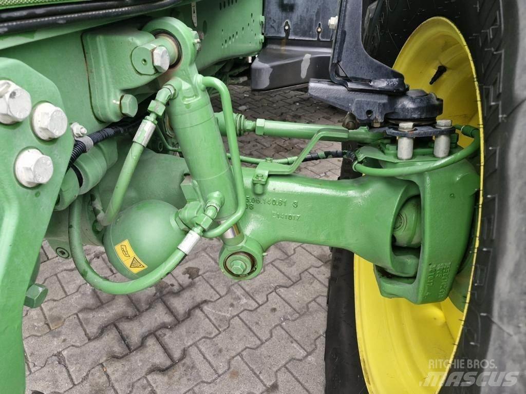 John Deere 6230R Traktory